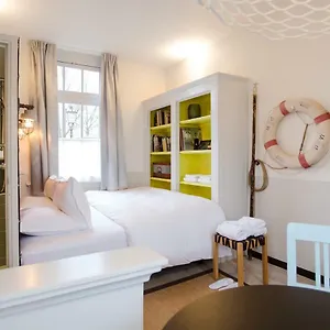 https://sweets-scharrebiersluis.amsterdamhotelsnl.com